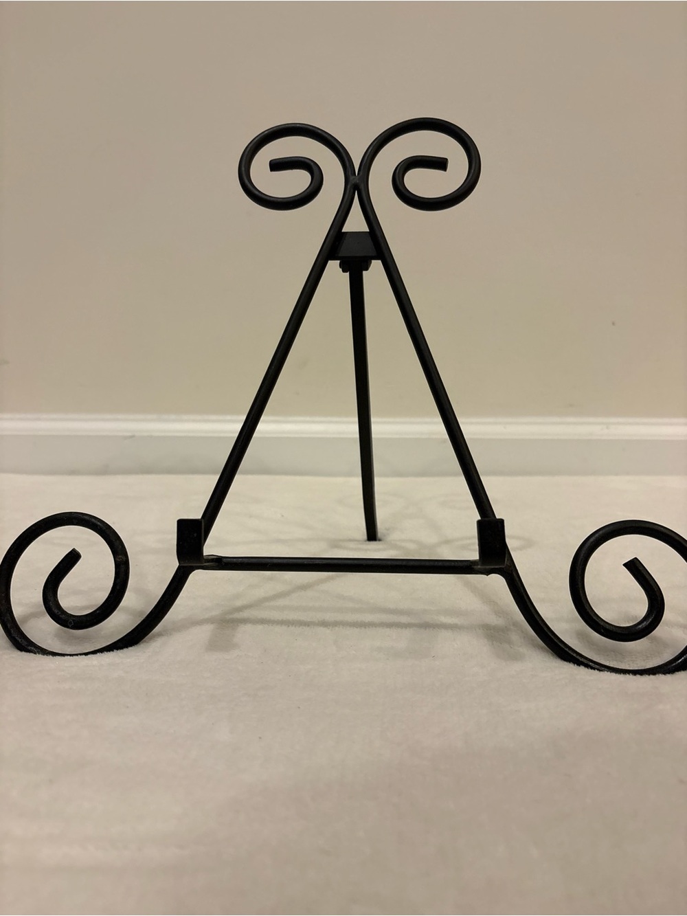 Southern Living At Home Easel Stand